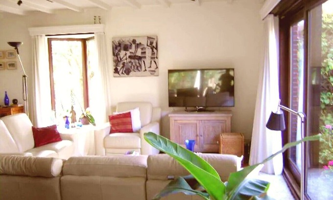 Zwijndrecht House | charming country house,nice garden+car park,5km from PORT of ANTWERP+city centre