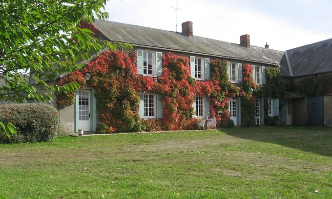 Boisseaux Cottage | Charming Country Retreat: Jacuzzi, Sauna, Fireplace - Near Paris