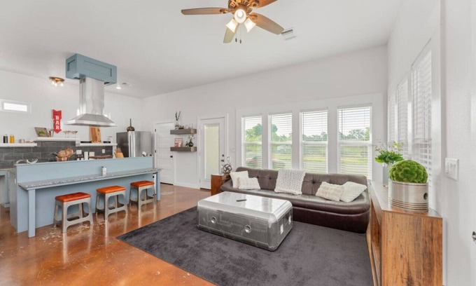 La Grange House | Charming Country Retreat Near Winery, and Brewery