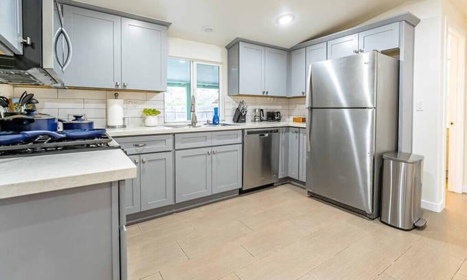Bonita House | Charming Country Retreat with Modern Amenities
