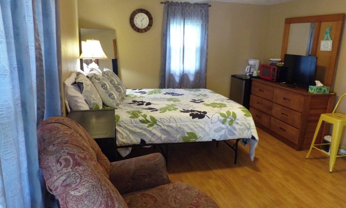 Eureka Springs Cabin | Charming Country 1Bd 1Ba Cabin near Eureka Springs, Beaver Lake and White River