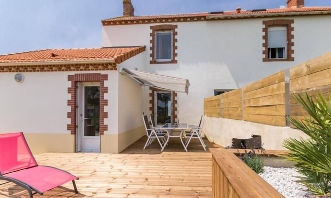 Saint Viaud Cottage | Charming Countryside Home near the Sea with Playground and Baby Gear