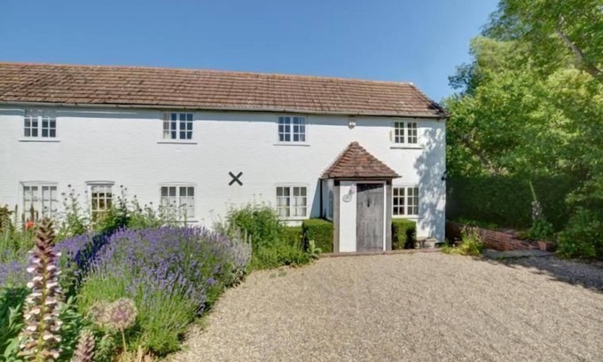 Ham House | Charming countryside cottage with large garden