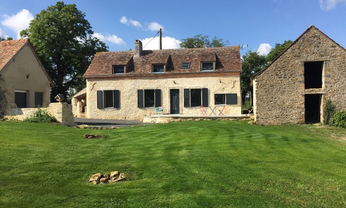 Avesse Cottage | Charming Countryside Farmhouse with Garden, Terrace & Spacious Rooms