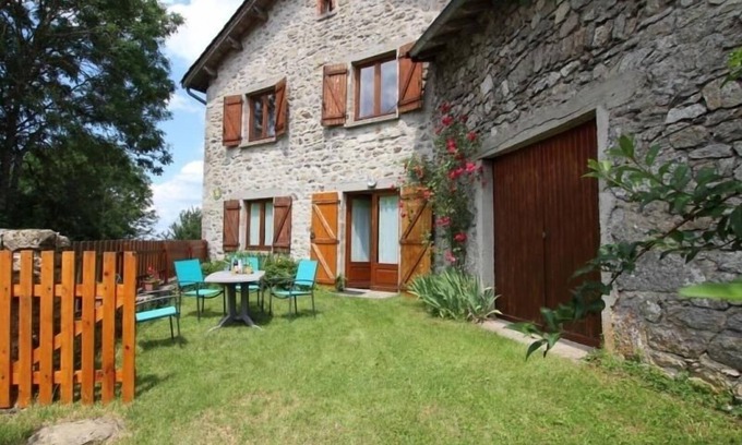 Jullianges Cottage | Charming Countryside Retreat: Nature, Comfort & Activities in Livradois Park