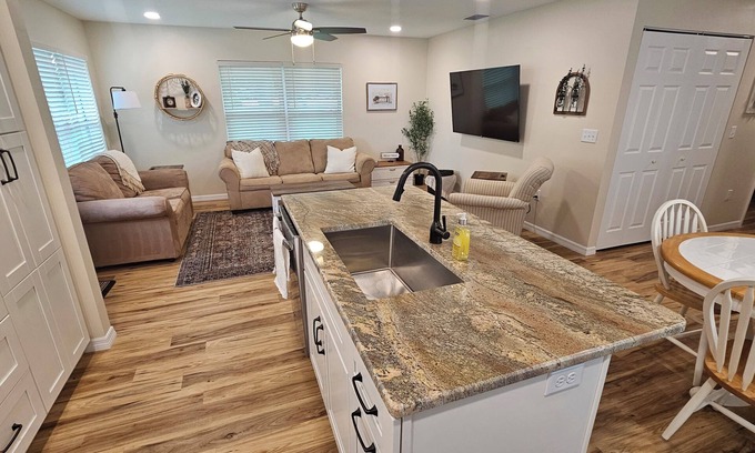 Palmetto House | Charming County Cottage - 5 Star Rated on Leading Vacation Rental Platform!