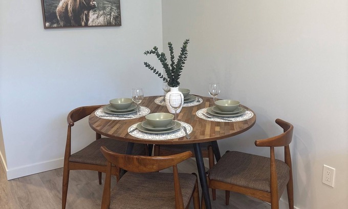 Okotoks Apartment | Charming & Cozy 1-Bd Suite. Perfect for a Gateway