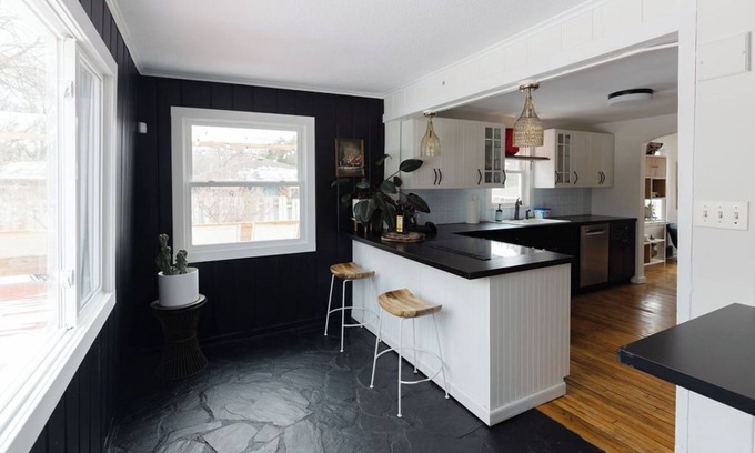 Minnetonka House | Charming & Cozy 2-Bedroom Retreat Near Lake Minnetonka – Perfect family place