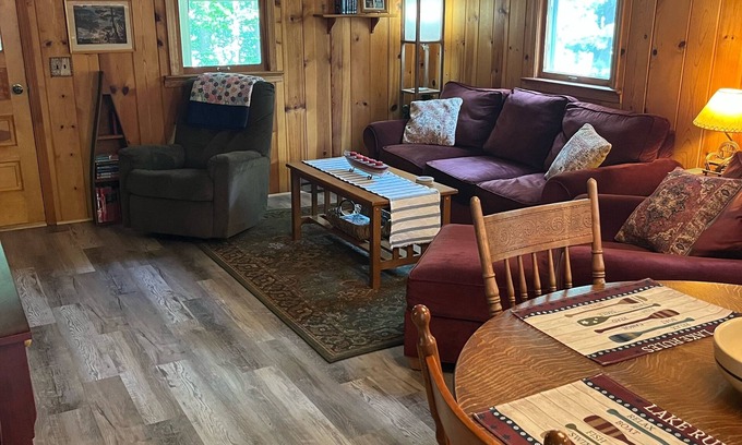 Mayfield Cottage | Charming Cozy 3-bedroom Canary Cottage overlooking Fife Lake with lake access.