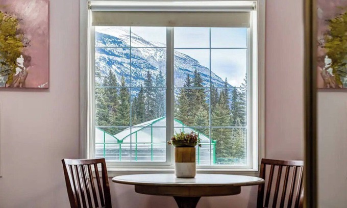 Canmore Condo | Charming Cozy, Child Friendly 1 Bedroom Condo Mountain Escape with Mountain View