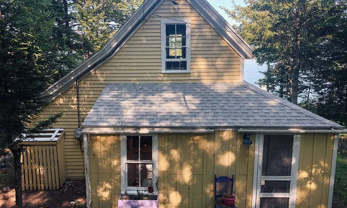 South Thomaston Cottage | Charming, Cozy Oceanfront Cottage on Pleasant Beach, South Thomaston