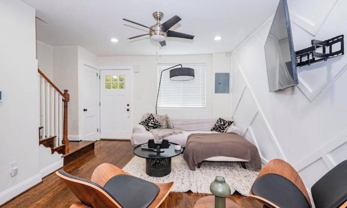 Northeast House | Charming Cozy Stay Free Parking Central Location