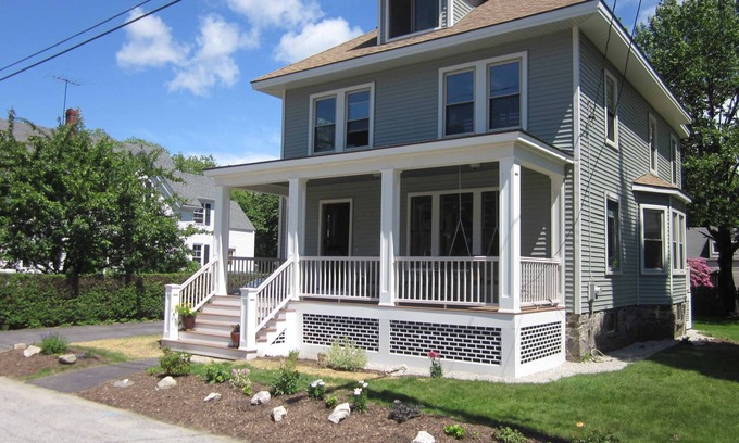 Willard House | Charming Craftsman Retreat- 5 minute walk to Willard Beach- 30 night minimum