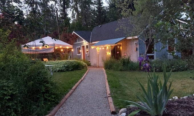 Vernon Cottage | Charming Creekside Cottage in Nature with Historic Roots
