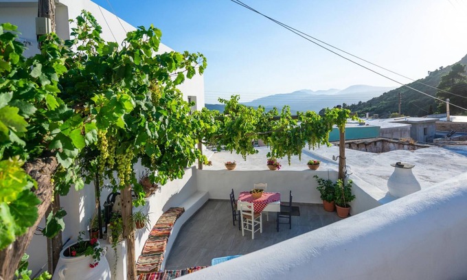 Katsidoni Apartment | Charming Cretan House | 2BR + 2BTHS & WiFi !