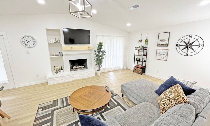 Northwest Dallas House | Charming Dallas Retreat-5 Chic Bedroom Gem