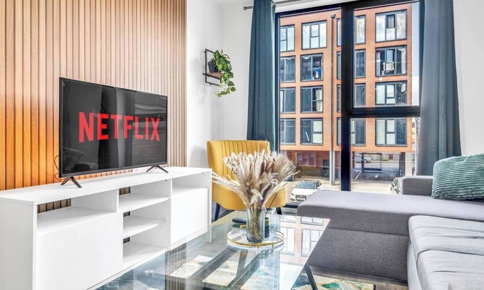 Bordesley Apartment | Charming Deritend Apartment with Full Access for Wheelchairs