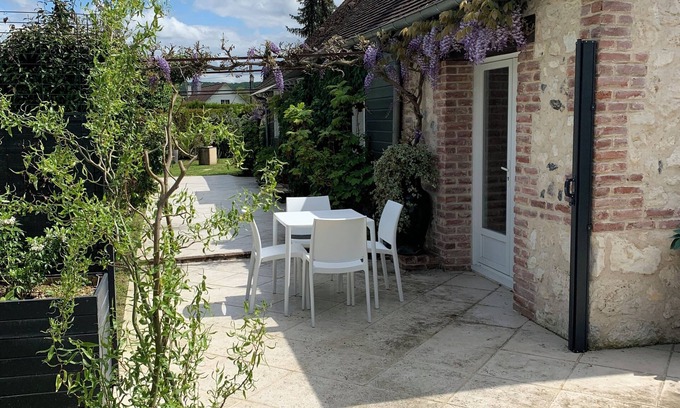 Pinterville House | Charming detached house in a quiet location. Parking, garden, terrace.