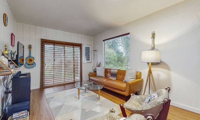 Fort Bragg House | Charming dog-friendly cottage on 1 acre with private hot tub