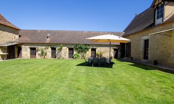 Saint-Chamassy Cottage | Charming Dordogne Farmhouse: 2BR, Garden, BBQ, Near Historic Sites