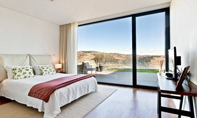 Bomfim Villa | Charming Douro Valley Family Home with Breakfast
