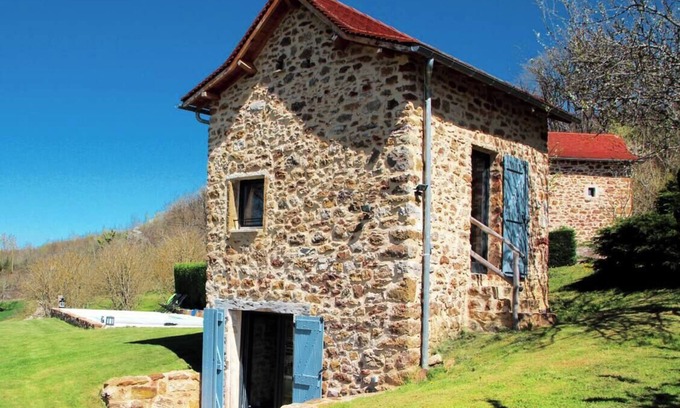 Saint-Remy House | CHARMING DOVECOTE, SWIMMING POOL & JACCUZI
