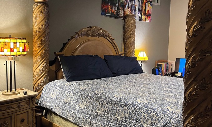 Central City Apartment | Charming DOWNTOWN 2-bedroom loft with WiFi, AC in beautiful Corpus Christi