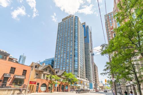 Bloor-Yorkville Apartment | Charming Downtown Condos by GLOBALSTAY