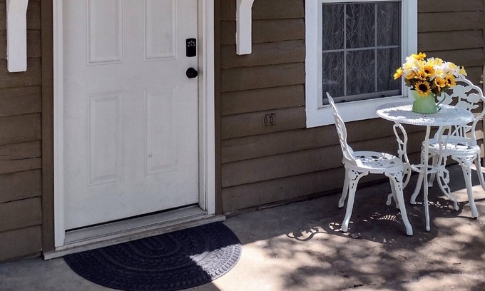 Harrison Cottage | Charming Downtown Cottage near Hospital
