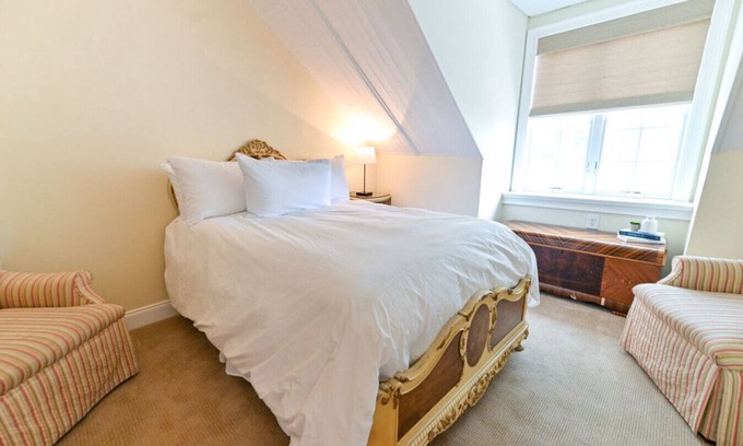 Edenton Bed & Breakfast | Charming downtown Edenton location with homemade breakfast daily