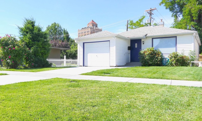 Walla Walla House | Charming downtown home, steps from Walla Walla's fine wine and dining!