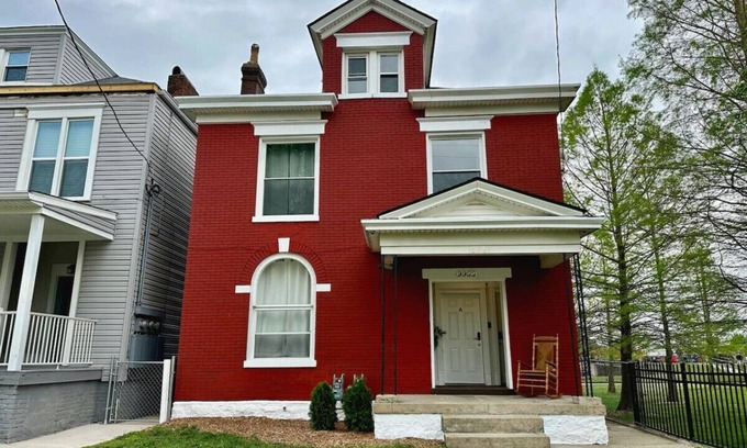 South Louisville Apartment | Charming Duplex Near Churchill & UofL Unit B