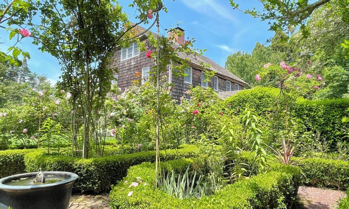 Water Mill House | Charming Early American House in Water Mill, NY