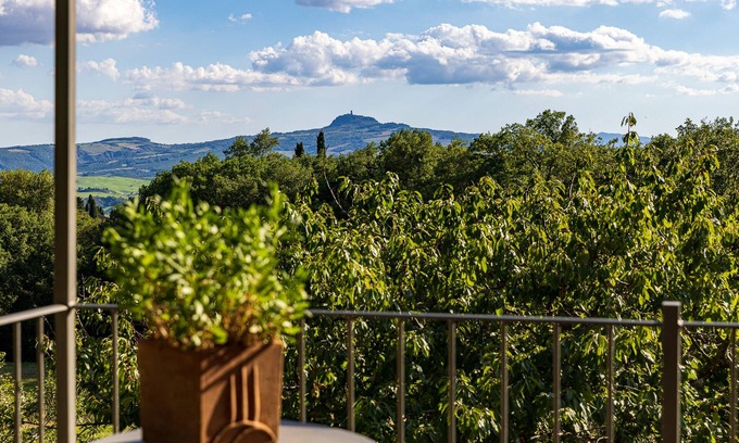 Sarteano House | Charming eco-friendly country house.