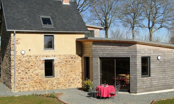 St-Denis-le-Vetu Cottage | Charming Ecological Retreat with Cozy Fireplace near Nature in Ouville