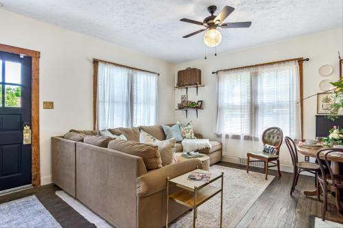 Edwardsville House | Charming Edwardsville Home Walk to Downtown!