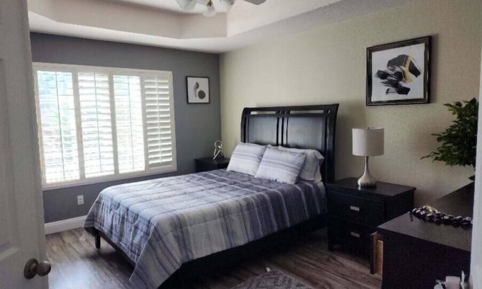 Elk Grove House | Charming Elk Grove Home Family-Friendly with Modern Amenities and Prime Location