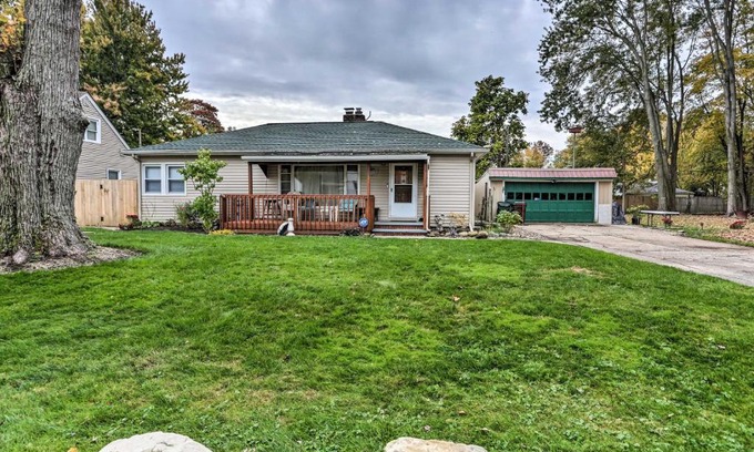 Elyria House | Charming Elyria Home By Hiking Trail and Lake!