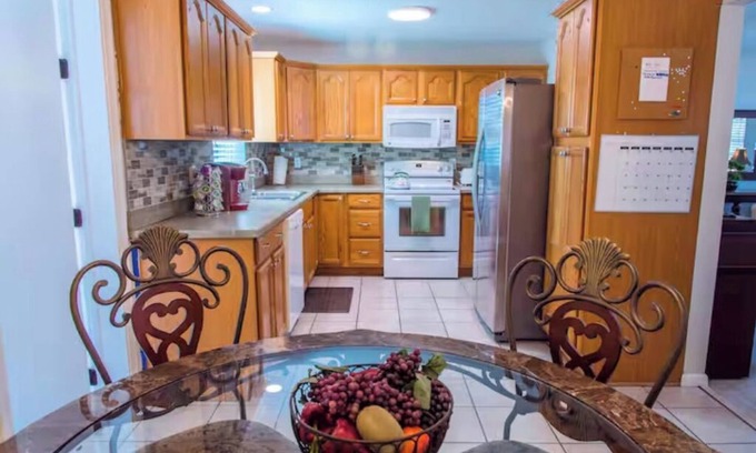 Lakeland House | Charming Enchanted Escape 3-bedroom house Near Disney World