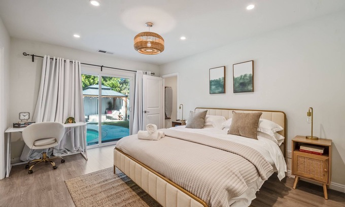 Encino House | Charming Encino Retreat w/Pool