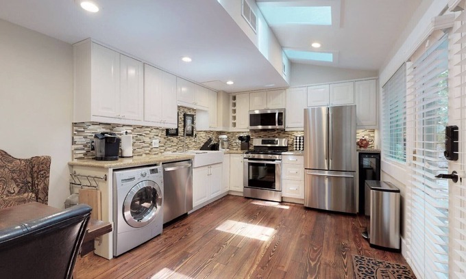 Marietta Apartment | Charming English Cottage