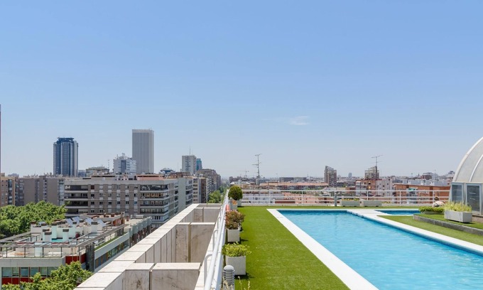 Castillejos Apartment | Charming Eurobuilding Skyline Madrid - Spectacular Views