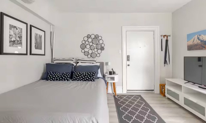 Perth Apartment | Charming European-Style Studio in the Heart of Downtown Perth