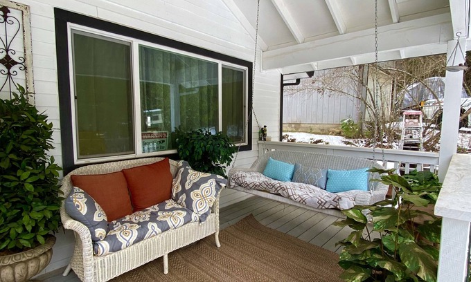Fair Play Cottage | Charming Fair Play Cottage near local wineries