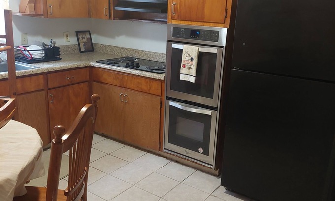 Sanford House | Charming family friendly 3-bedroom house in lovely Sanford with WiFi, AC