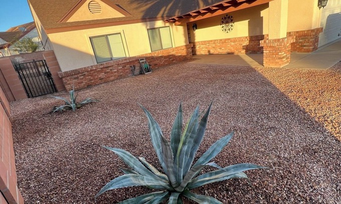 Gatewood Pointe Townhomes House | Charming, family friendly 4-bedroom house in NW Tucson with WiFi, AC and Pool
