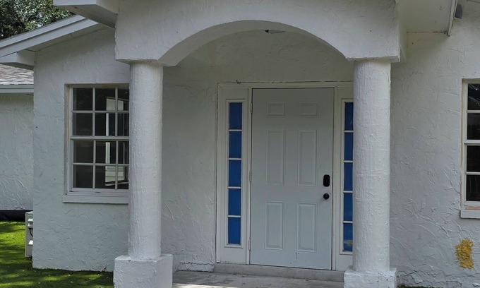 Northeast Tampa Apartment | Charming Family Retreat – Minutes from Parks & Attractions