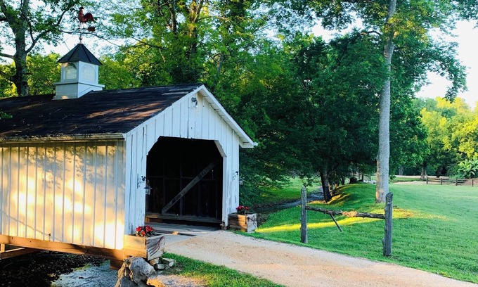 Linden House | Charming Family Retreat near Buffalo River Resort