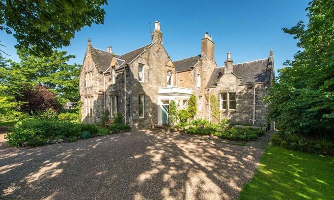 Prestonpans Villa | Charming, family sized period Villa 5 minutes from the beach