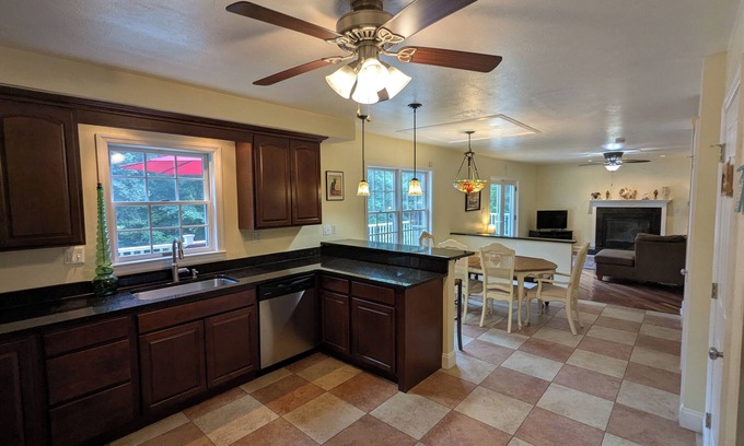 Dellslow House | Charming, family-sized house in secluded neighborhood. 5 mins drive to downtown!
